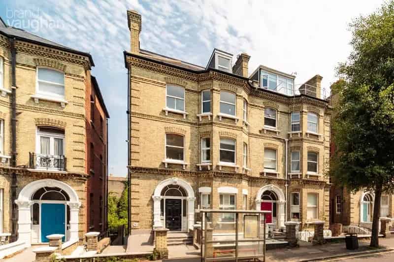 2 Bedroom Flat for Sale Near Hove Station