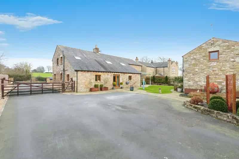 4 Bedroom Detached Barn Conversion with Granary Annexe