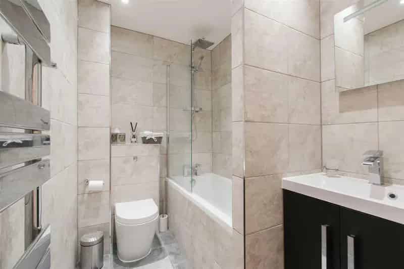 2 Bedroom Flat to Rent in Chiswick Grove Park