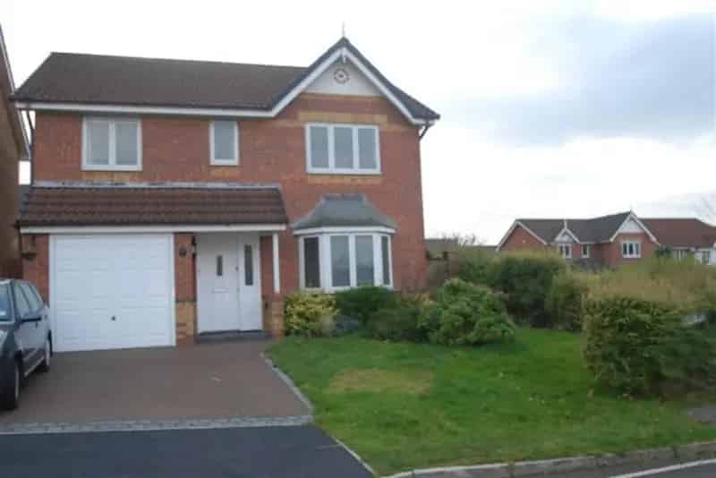 4 Bedroom Detached House To Let
