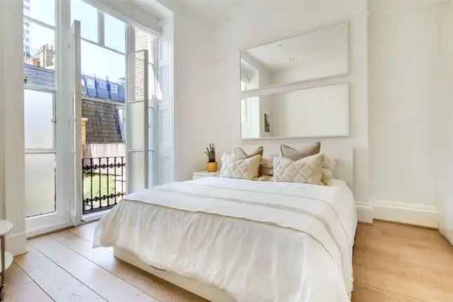 Marylebone Village One-Bedroom Apartment with Balcony