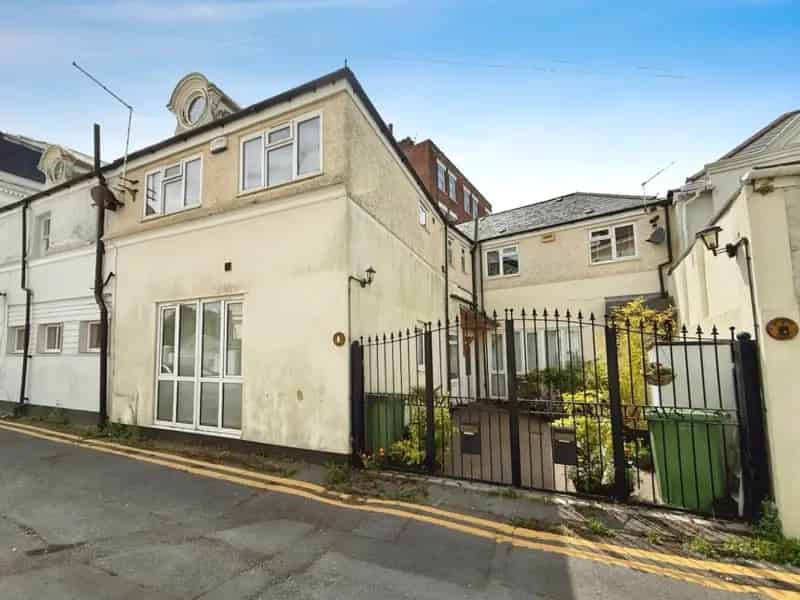 2 Bedroom Coach House For Sale Folkestone