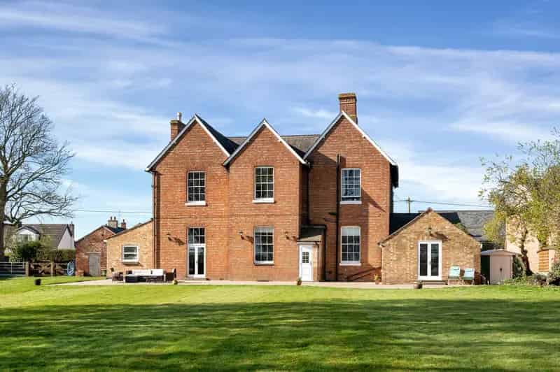 5 Bedroom Detached House with Equestrian Facilities Thornton
