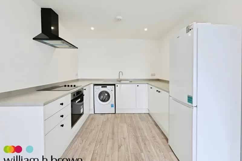 Ground Floor Flat High Street Two Bedrooms Modern Kitchen