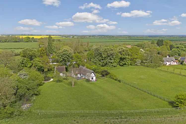 Grade II Listed Thatched Cottage Near Cambridge and London