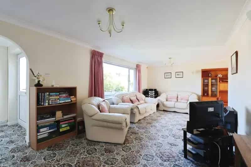 Large Detached Bungalow - Three Double Bedrooms - Sought After Location