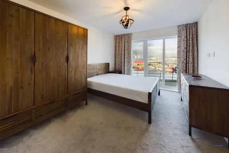 2 Bed Luxury Waterfront Apartment Southampton