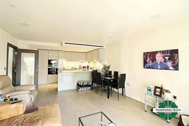 3 Bedroom Flat House to Rent