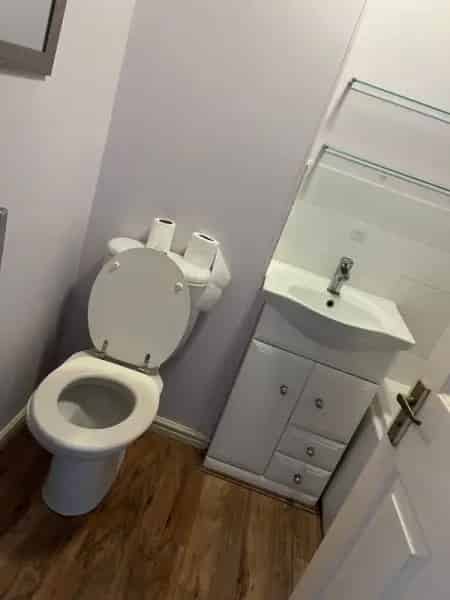 2 Bedroom House with Garden and Driveway Parking