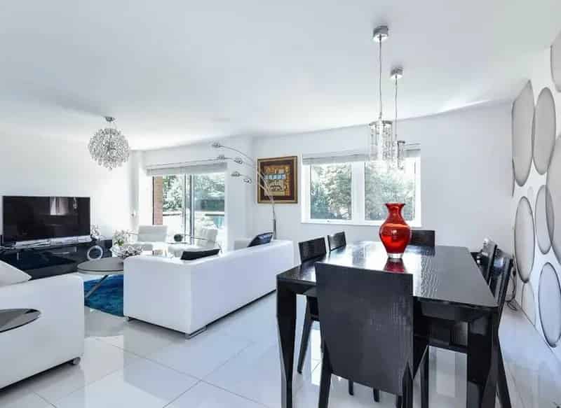 Two Bedroom Apartment Near Ealing Broadway Station