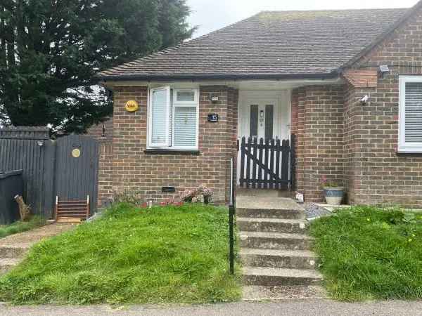 Bungalow For Rent in Arun, England