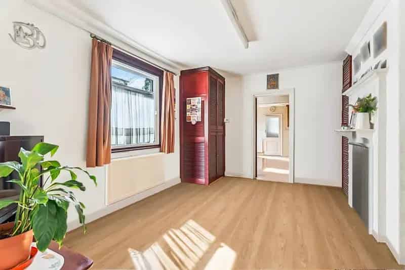 7 Bedroom Period House Requiring Modernisation