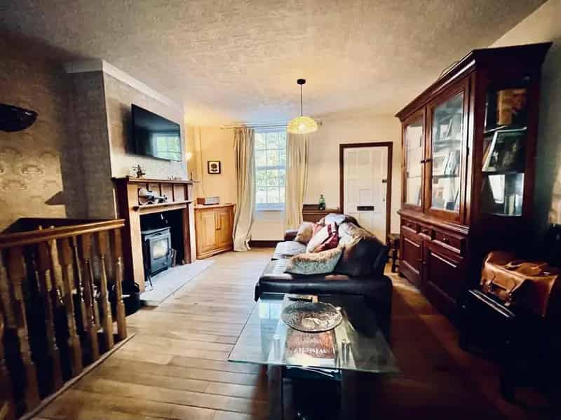 2 Bedroom Grade II Listed Cottage Harborne