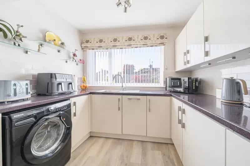 2 bedroom semi-detached bungalow for sale