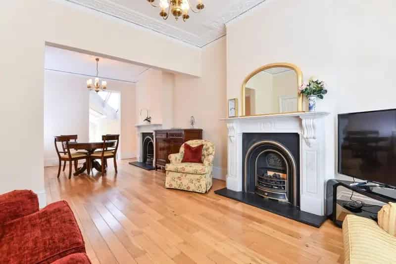 Four Double Bedroom Family Home in Nappy Valley