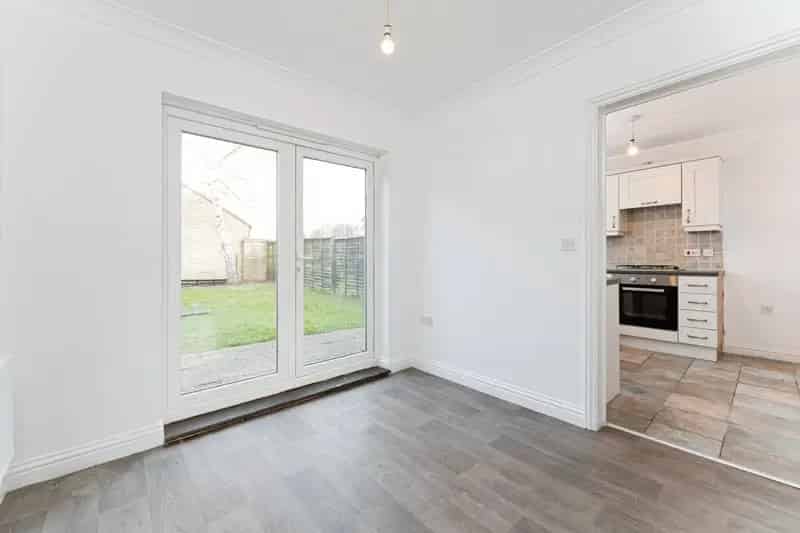 3 Bedroom Semi-Detached House Ely Modern Family Home Garage Garden Parking