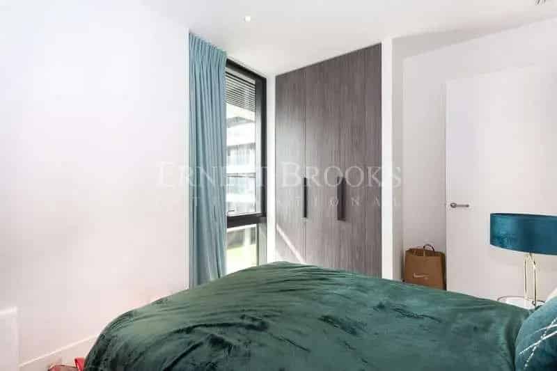 2 Bed Flat for Sale in Wardian London