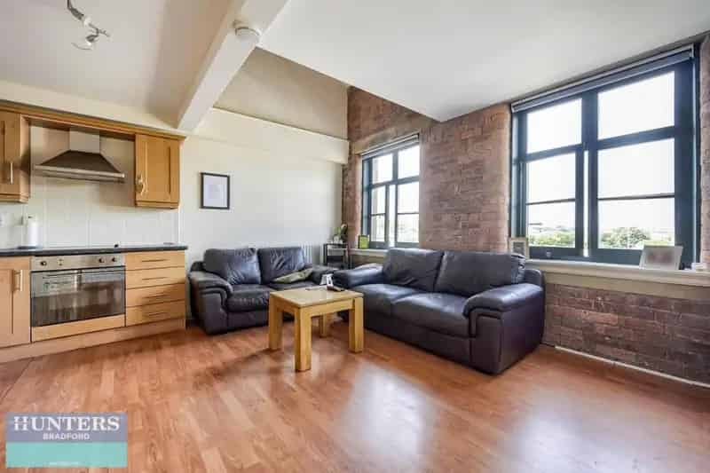 2 bed flat for sale