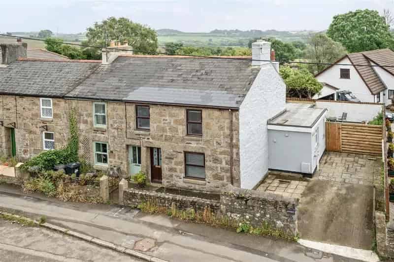 2 Bedroom Detached House For Sale