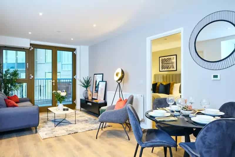 2 Bedroom Apartment with Panoramic Roof Terrace and Amenities