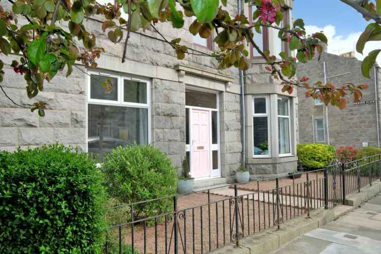 2 Double Bed Flat Rosemount Aberdeen Gas CH DG Woodburner