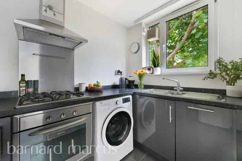 Spacious One Bedroom Flat Near Earlsfield