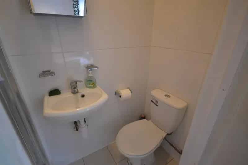 1 Bedroom Flat To Let - Furnished Studio Near Royal Berkshire Hospital