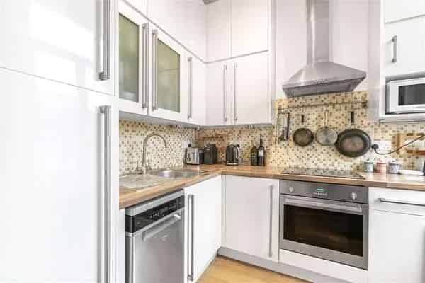 Spacious Apartment in Swiss Cottage Mansion Block
