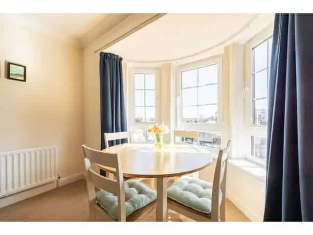 2 Bedroom Flat for Sale in Orchard Brae, Edinburgh