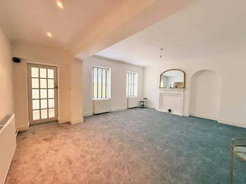 2 Bedroom Seafront Apartment Hove - Ensuite, Patio Garden