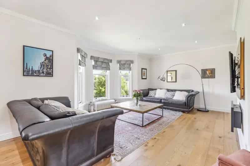 3 Bedroom Apartment for Sale in Glasgow's West End