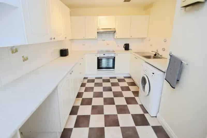 2 Bedroom Flat For Sale Near Amenities
