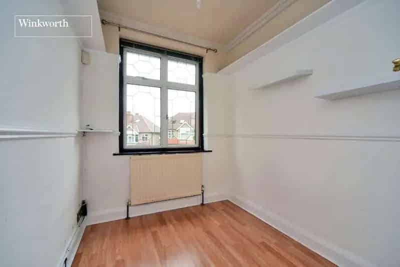 3 Bed House for Sale Near Cheam Village and Park