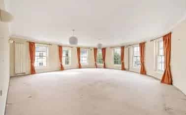 Spacious Two-Bedroom Apartment Totnes Town Centre Stunning Views