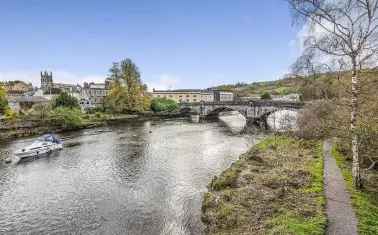 Spacious 2-Bed Town Centre Apartment Totnes Devon