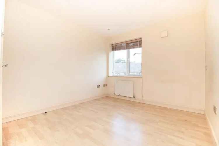 3 bedroom flat for sale