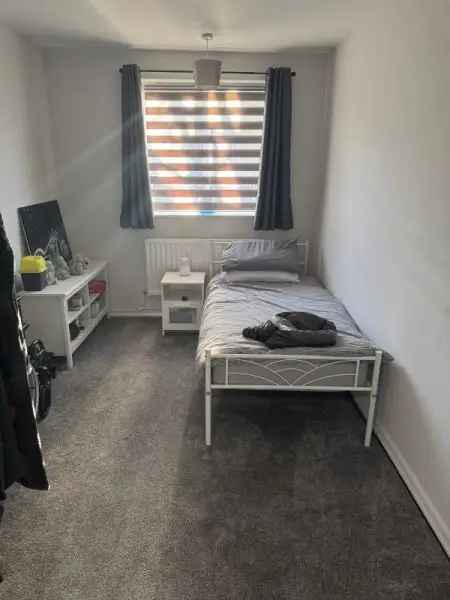 Flat For Rent in Southampton, England