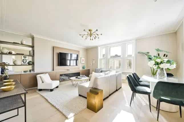 3 Bedroom Maisonette for Sale in Chelsea SW10