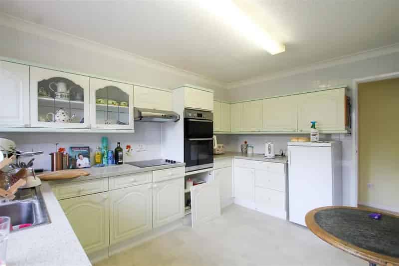 2 Bedroom Detached Bungalow House to Rent