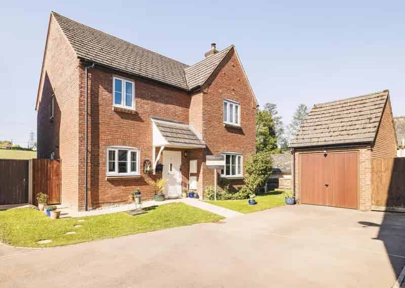 4 Bedroom Detached House for Sale in Rural Setting