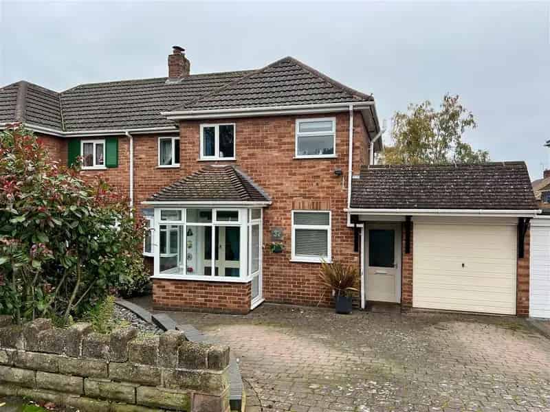 3 bedroom semi-detached house for sale