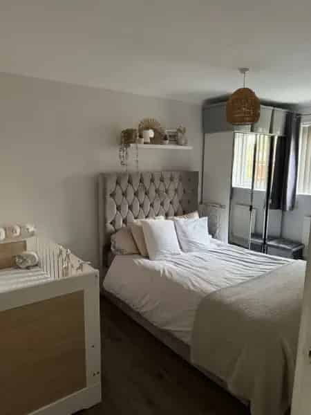 1 Bed Flat Private Garden 2 Pets Allowed Near School