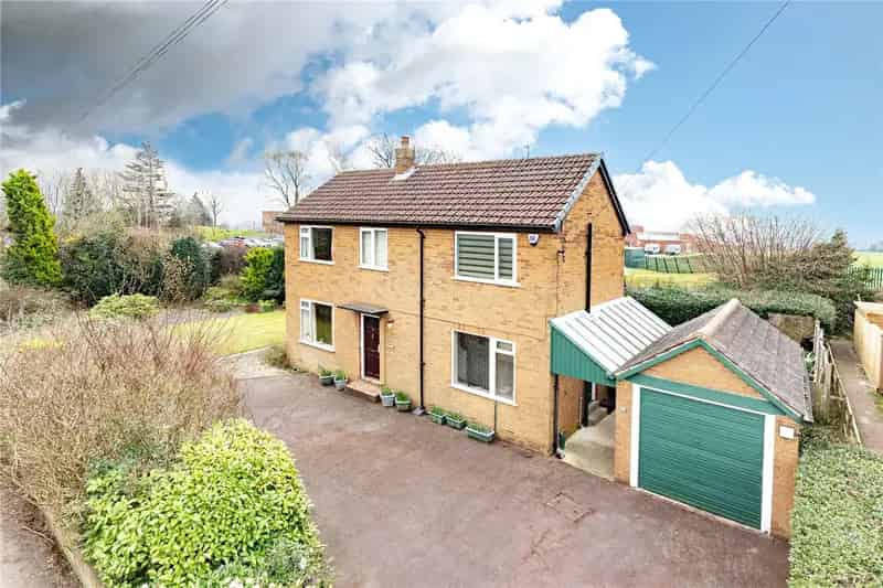 Three Bedroom Detached House Horsforth Development Potential