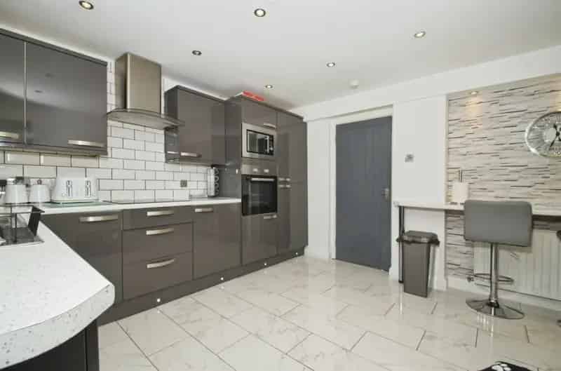 3 Bedroom End Terrace House Near Amenities and Nature Trails