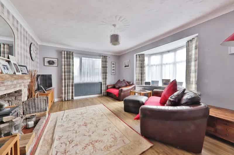 Spacious Bungalow with Kennels & Cattery Business on 1.75 Acres
