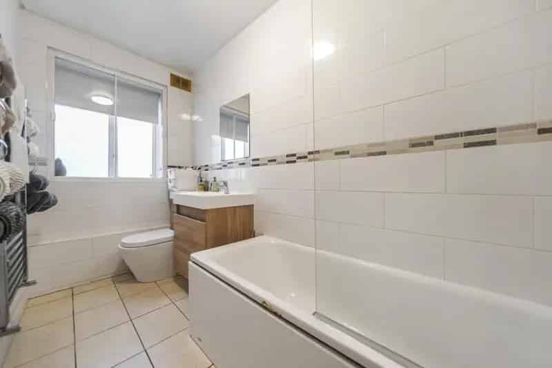 Two Double Bedroom Flat near Tooting Broadway Station