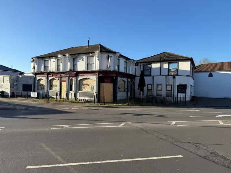 Southampton City Centre Pub To Let - Four Bedroom Accommodation