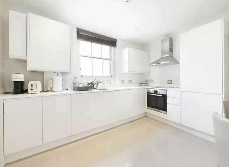 One Double Bedroom Apartment in Sought-After Gated Development SW3
