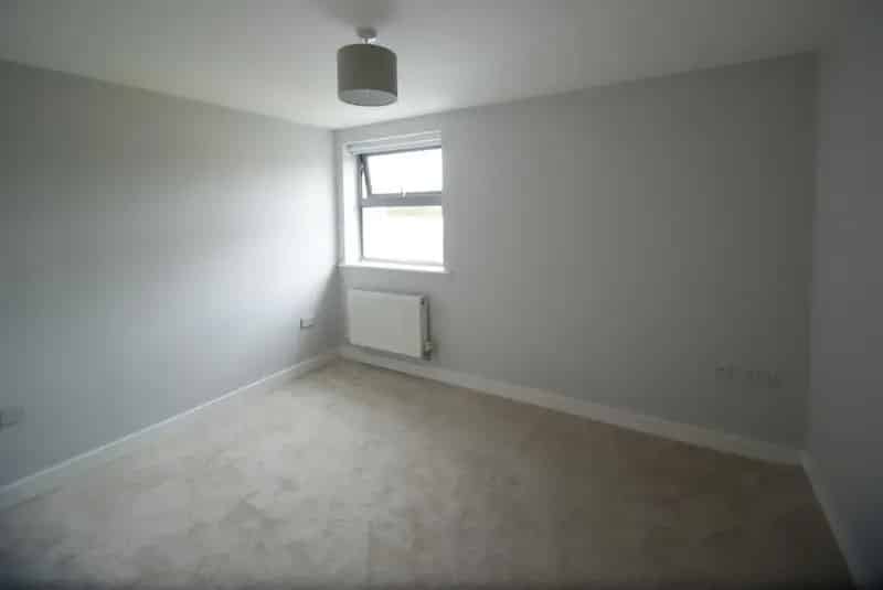 1 Bedroom Apartment with Balcony