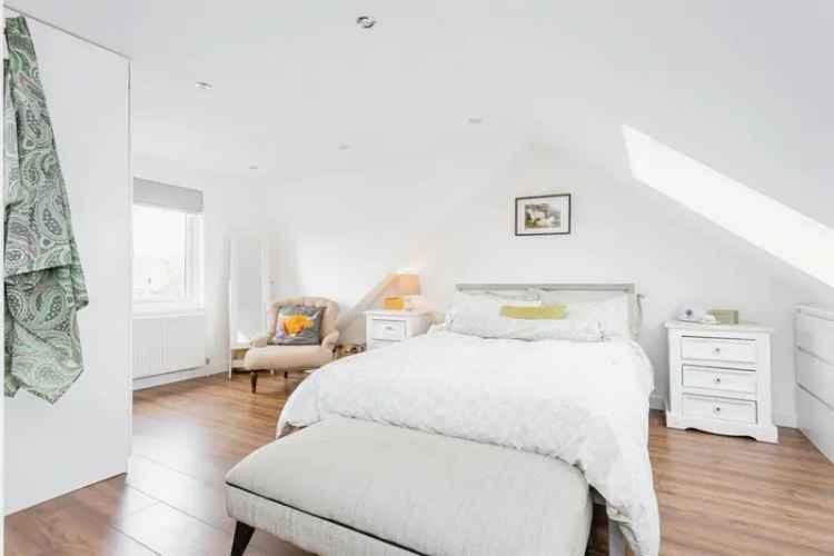 Four Bedroom House Near Haywards Heath Station